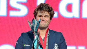 'Vua cờ' Magnus Carlsen vô địch cờ chớp thế giới 2025, thiết lập kỉ lục vĩ đại nhất lịch sử cờ vua