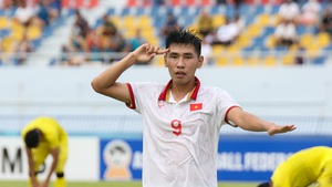 'Vua phá lưới' của U23 Việt Nam chọc thủng lưới thủ môn hay nhất AFF Cup, giúp đội nhà thắng kịch tính ở V-League