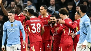 Cabin BLV: Liverpool đặt một tay vào chức vô địch 