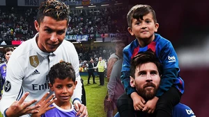 Cậu ấm nhà Ronaldo gọi, quý tử của Messi trả lời