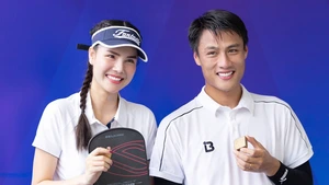 V-League tạm nghỉ, cựu tuyển thủ quốc gia hẹn vợ người mẫu đi chơi pickleball