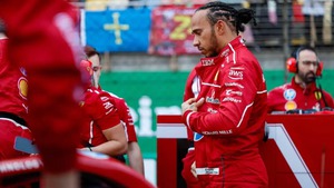 Lewis Hamilton khởi đầu chật vật cùng Ferrari: Giấc mơ tan vỡ?