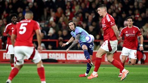 Làm thế nào với hàng công Arsenal đây, Arteta?