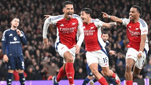 Man United giờ tụt hậu toàn diện so với Arsenal