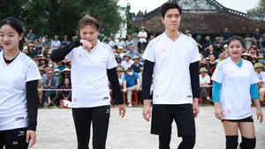 Bích Tuyền lọt vào bán kết giải hội làng sau bất ngờ vắng mặt ngày nhận chức vô địch Cúp Hùng Vương 