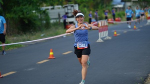 Nữ hoàng chạy địa hình Hà Thị Hậu tạo thêm kỳ tích 