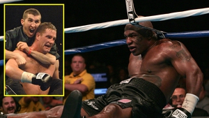 Tay đấm hạng xoàng ra đòn như vũ bão, khiến Mike Tyson phải từ bỏ quyền anh sau 18 phút