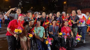 Hoa hậu Tiểu Vy, huyền thoại thể thao Lý Đức góp mặt trong lễ diễu hành 30/4 mừng 50 năm thống nhất đất nước