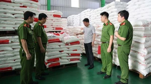 Đột kích xưởng sản xuất mì chính, bột nêm, dầu ăn giả quy mô lớn