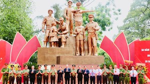 Tổng Bí thư Tô Lâm dự Lễ khánh thành Tượng đài Công an nhân dân tại Thành phố Hồ Chí Minh