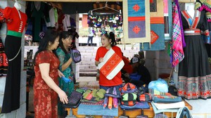 Tái hiện phiên chợ vùng cao đậm sắc màu tại Làng Văn hoá Du lịch các dân tộc Việt Nam