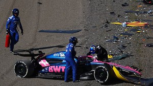 Tay đua F1 gặp tai nạn nghiêm trọng tại chặng đua thử Grand Prix Nhật Bản, cháy ven đường gây hỗn loạn