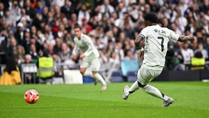 Vinicius đá hỏng phạt đền, Real thua trên sân nhà khi đối thủ ghi bàn phút 90+5