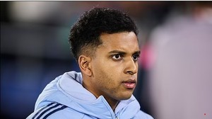 Rodrygo rời Real Madrid vì mâu thuẫn với Bellingham và Mbappe, làm đảo lộn chuyển nhượng Premier League