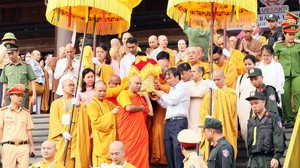 Cung tiễn xá lợi Phật Thích Ca Mâu Ni từ chùa Tam Chúc về tôn trí tại chùa Bái Đính