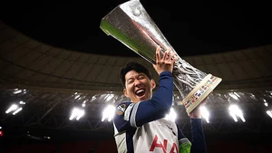 Son Heung Min chính thức đi vào lịch sử bóng đá Hàn Quốc sau khi vô địch Europa League