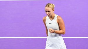Vẻ quyến rũ khó cưỡng của tay vợt Nga được ví với Maria Sharapova