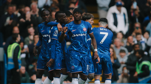 Thăng hoa trên sân nhà, Chelsea hạ gục tân vương Premier League
