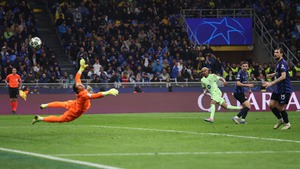 Không ai dám tin vào màn trình diễn siêu đẳng của Yann Sommer trước Barcelona