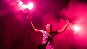 Bạo loạn tại Paris sau khi PSG giành Champions League: 131 người bị bắt, thành phố chìm trong hỗn loạn