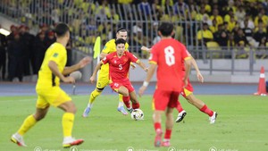 Xem 2 pha cứu thua không tưởng của thủ môn Nguyễn Filip trước Malaysia