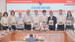 Ra mắt cuốn sách ảnh "100 năm Báo chí Cách mạng Việt Nam (1925-2025)"