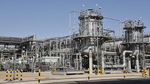 Israel tấn công Iran: Giá dầu vọt tăng hơn 12% - Vàng chạm mức kỷ lục 5 tháng