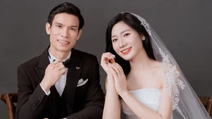 Hoa khôi bóng chuyền Phạm Thị Yến đẹp rạng ngời trong ảnh cưới ở tuổi 40, thổ lộ tâm sự sau ngày trọng đại