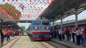 Tàu Thống Nhất Bắc – Nam dẫn đầu danh sách 24 hành trình tàu hỏa ấn tượng nhất thế giới năm 2025