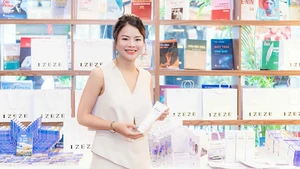 Hai cuốn sách, một trái tim - Tina Yuan và hành trình văn chương xuyên lục địa