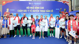 Michael Owen và đồng đội ấn tượng với dịch vụ Y học thể thao tại BVĐK Tâm Anh