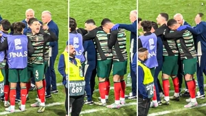 Ronaldo căng thẳng tới mức không dám xem ĐT Bồ Đào Nha đá luân lưu, gục xuống vỡ òa khi vô địch
