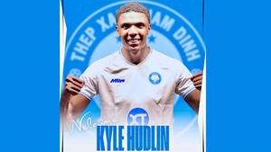 Ngoại binh Kyle Hudlin của Nam Định: Đến Crouch cũng phải ngước nhìn, từng được Man City theo đuổi