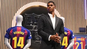 Khởi đầu mới, số áo mới, Rashford mới