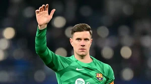 Barcelona: Cuộc chiến 'kép' của Stegen