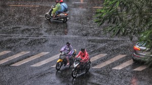 Dự báo thời tiết ngày 31/7: Nhiều khu vực có mưa dông, cảnh báo lốc, sét