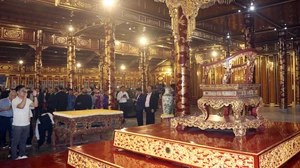 Phục chế bảo vật quốc gia “Ngai vua Triều Nguyễn”