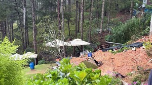 Mưa lớn tại Đà Lạt, 2 người tử vong khi đang ngồi uống cà phê