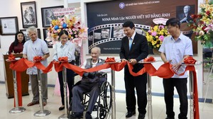 Khai mạc triển lãm ảnh “Người viết sử bằng ảnh”