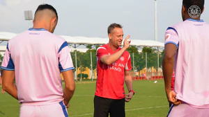 HLV Mano Polking lọt vào tầm ngắm đội tuyển từng 4 lần vô địch AFF Cup