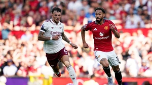 Huyền thoại MU gây bão khi tuyên bố 'chỉ 4 đến 5 cầu thủ Arsenal chơi bóng trước Quỷ đỏ'