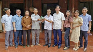 Người dân tặng cổ vật quý từ thời Hùng Vương cho bảo tàng