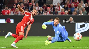 Harry Kane lập hat-trick, Bayern Munich đại thắng Leipzig với một 'set tennis trắng'