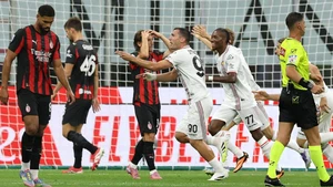 Milan thua sốc tân binh Serie A, Modric có màn ra mắt đáng quên ở San Siro