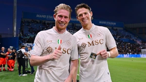 De Bruyne lập 'siêu phẩm' trong ngày ra mắt Napoli ở Serie A