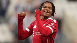 Rio Ngumoha: Lựa chọn mới cho tham vọng của Liverpool