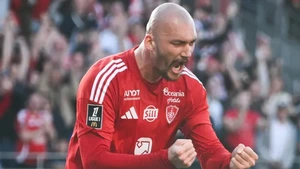 Nhận định, soi tỷ lệ Lens vs Brest 2h45 ngày 30/8, vòng 3 Ligue 1