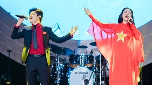 Ca sĩ Nguyễn Duyên Quỳnh lần đầu cùng Nguyễn Văn Chung đứng trên sân khấu lớn với “Viết tiếp câu chuyện hòa bình”