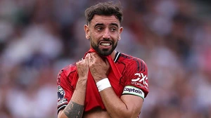 Bruno Fernandes đáp trả chỉ trích và khẳng định vai trò đội trưởng tại MU
