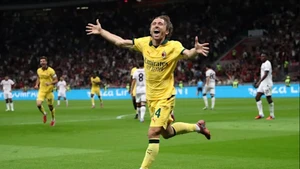 Luka Modric ghi bàn ở tuổi 40, giúp AC Milan giành chiến thắng